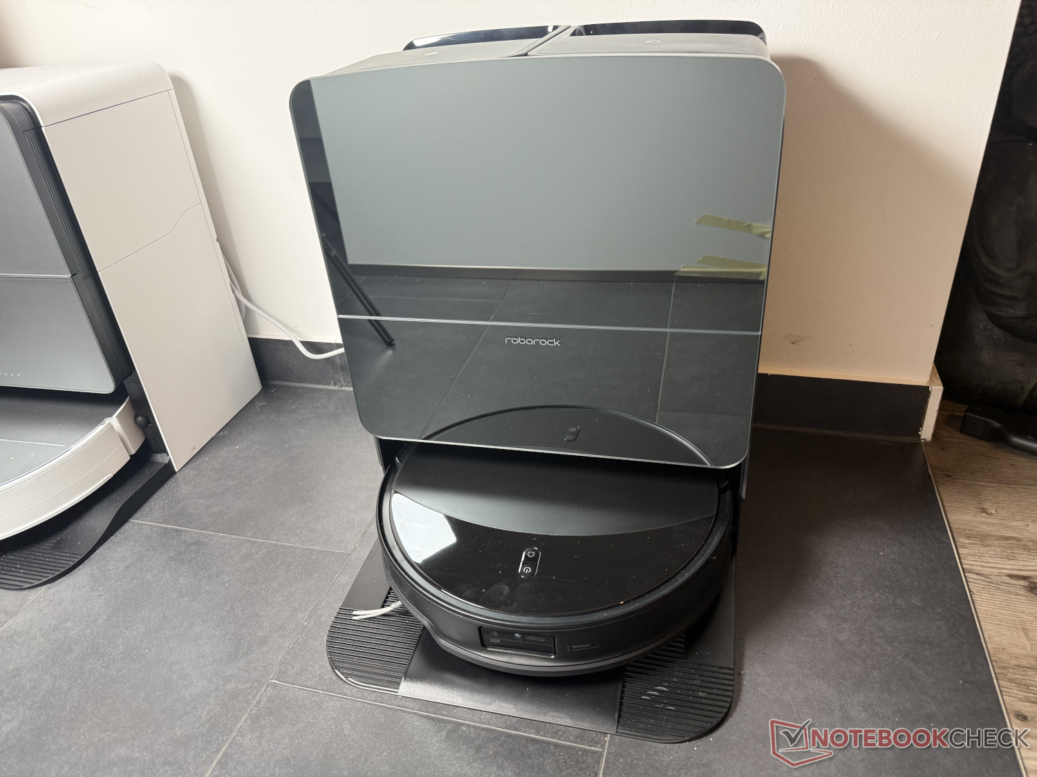 Roborock Saros 10R vs. i Robot Roomba s9+: The top Vacuum Cleaner Showdown for 2026