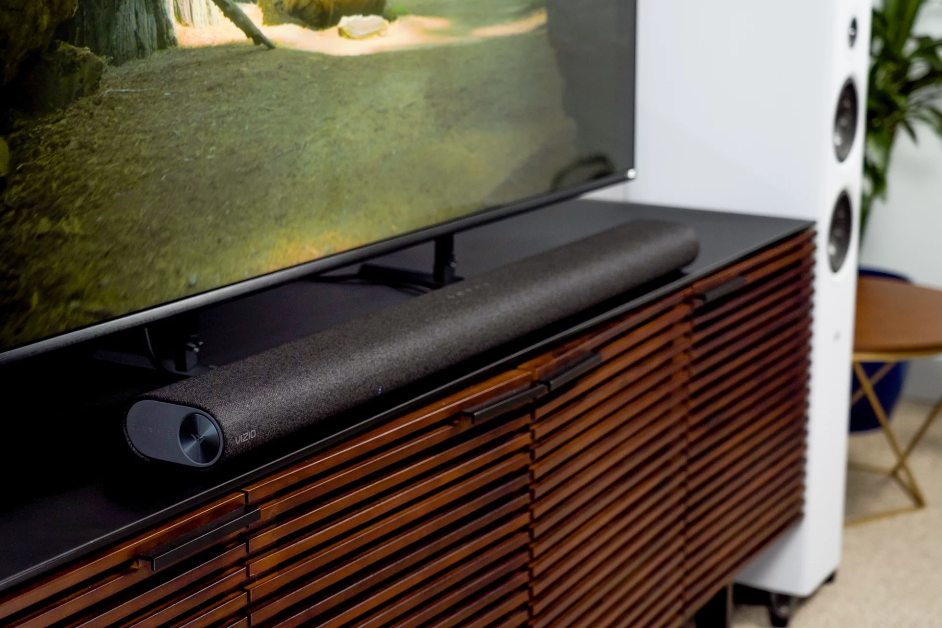 Best Smart Soundbar for Under $1,000 in 2026: Vizio Elevate vs Bose Lifestyle Ultra